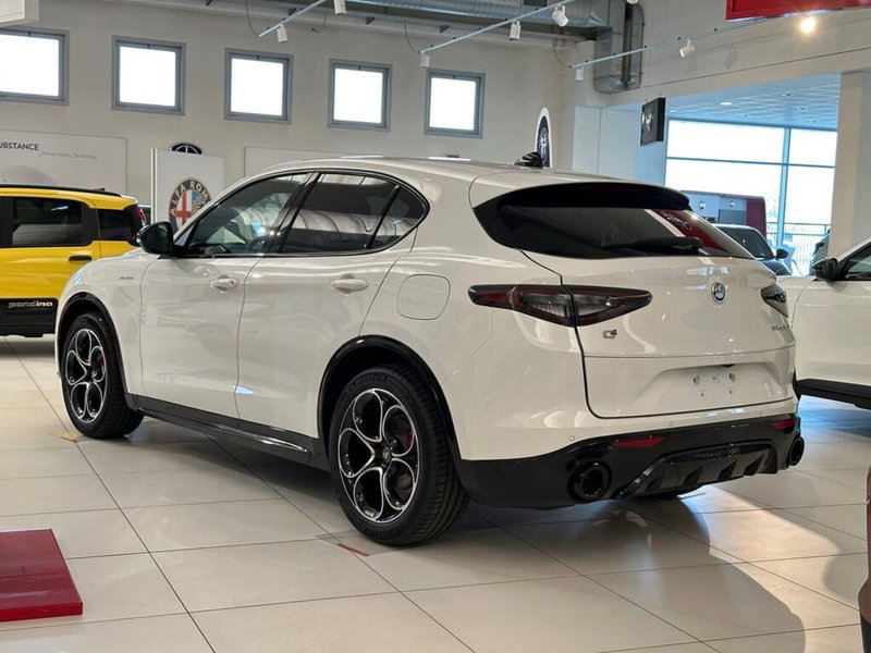 Alfa Romeo Stelvio nuova a Sondrio (3)