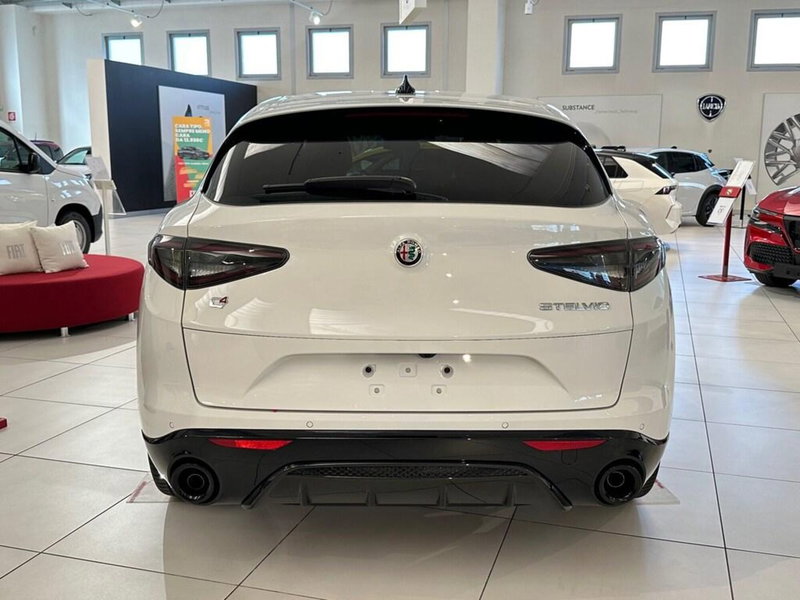 Alfa Romeo Stelvio nuova a Sondrio (4)