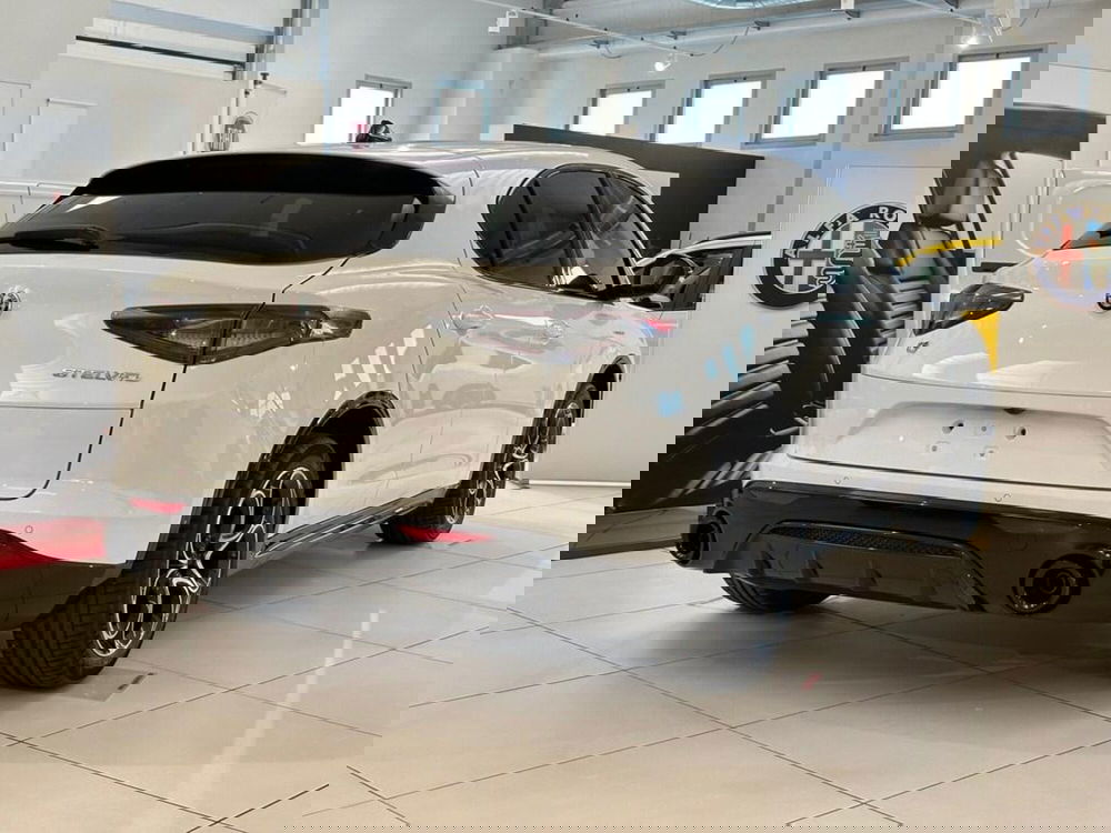 Alfa Romeo Stelvio nuova a Sondrio (5)