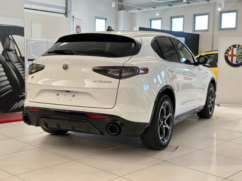 Alfa Romeo Stelvio nuova a Sondrio (5)