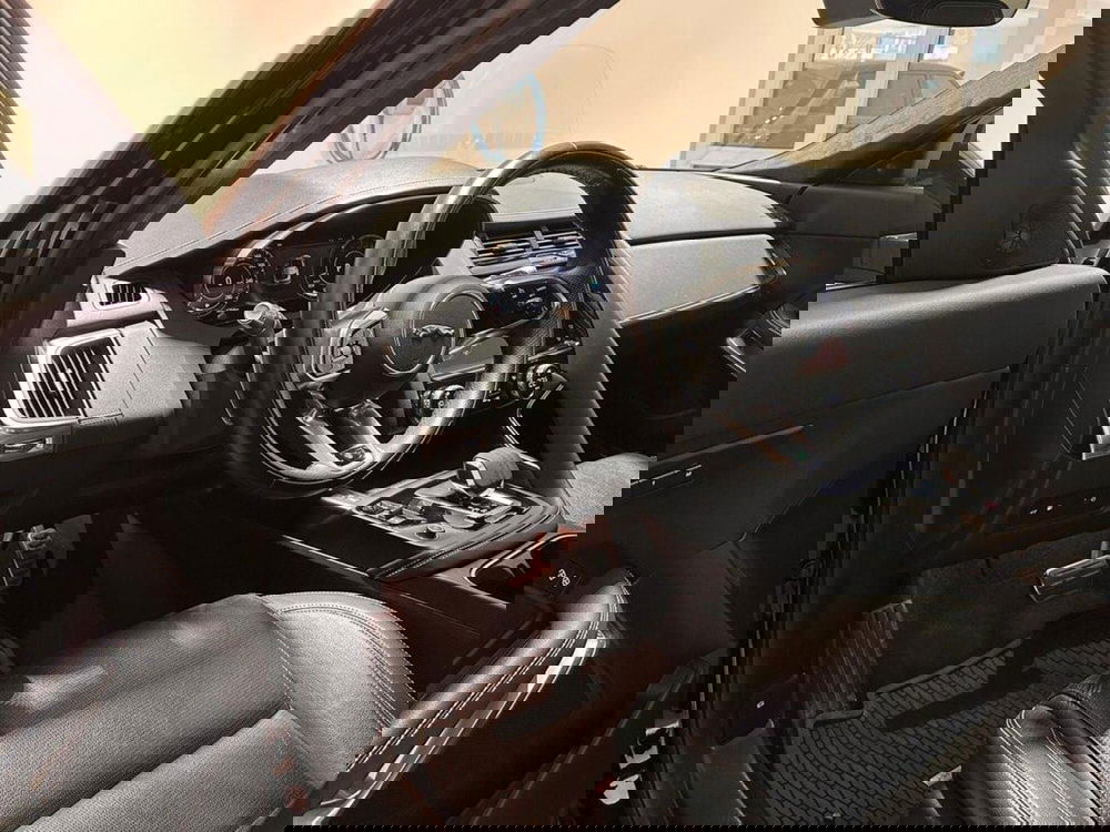 Jaguar E-Pace usata a Varese (11)