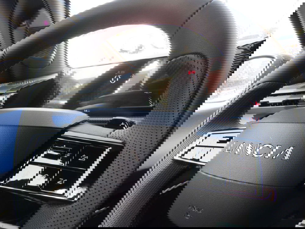 Lancia Ypsilon nuova a Monza e Brianza (12)