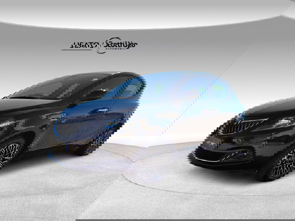 Lancia Ypsilon usata a Siena