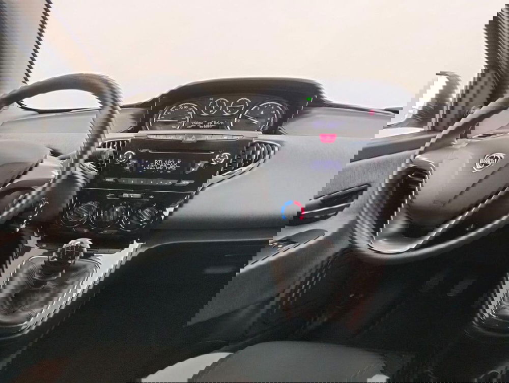 Lancia Ypsilon usata a Como (10)