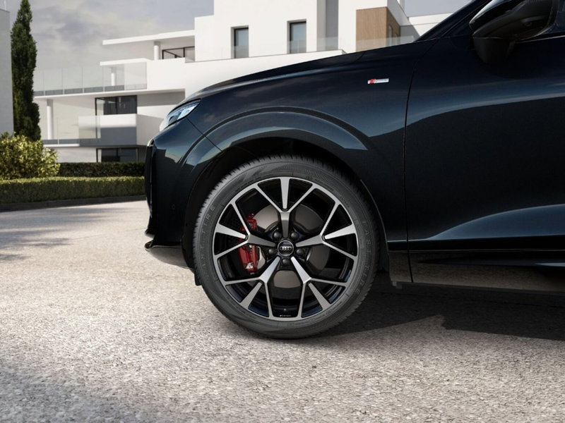 Audi Q3 Sportback nuova a Bari (4)