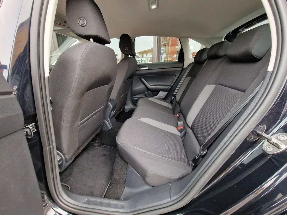 Volkswagen Taigo usata a Milano (7)