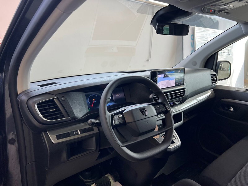 Peugeot Traveller nuova a Bari (12)