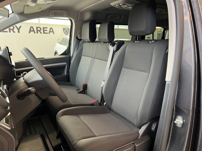 Peugeot Traveller nuova a Bari (13)
