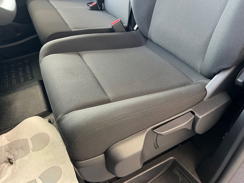 Peugeot Traveller nuova a Bari (14)