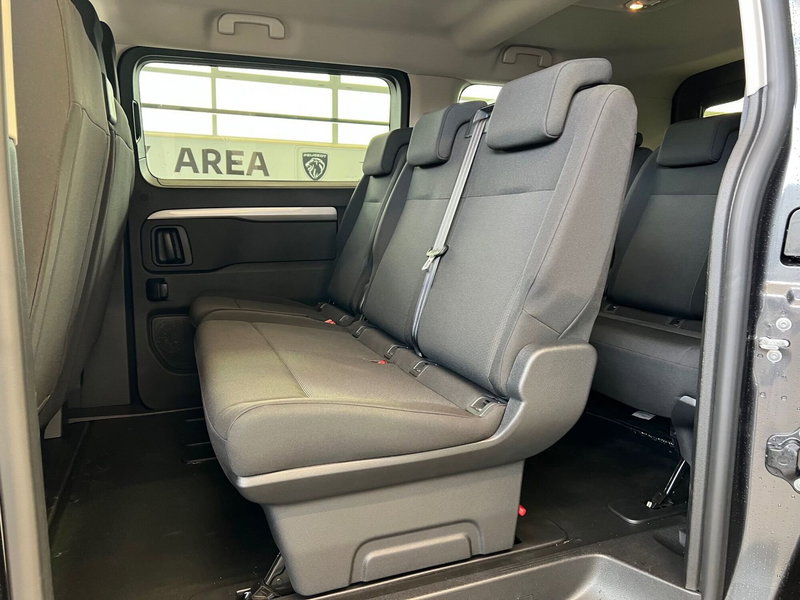 Peugeot Traveller nuova a Bari (15)