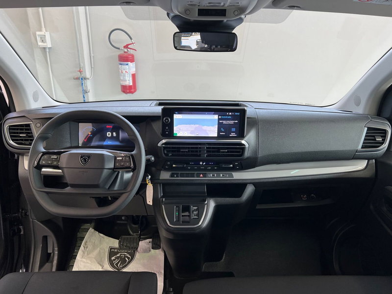Peugeot Traveller nuova a Bari (17)