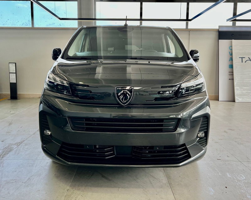 Peugeot Traveller nuova a Bari (2)