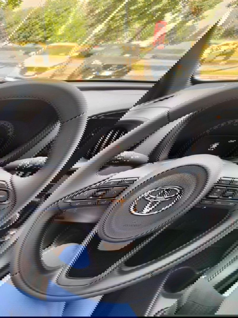 Toyota Aygo X nuova a Perugia (9)