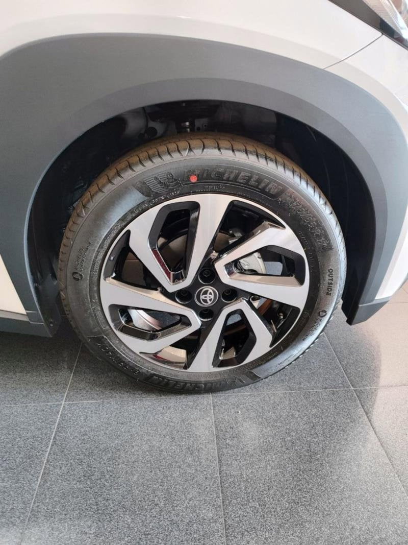 Toyota Aygo X nuova a Perugia (14)