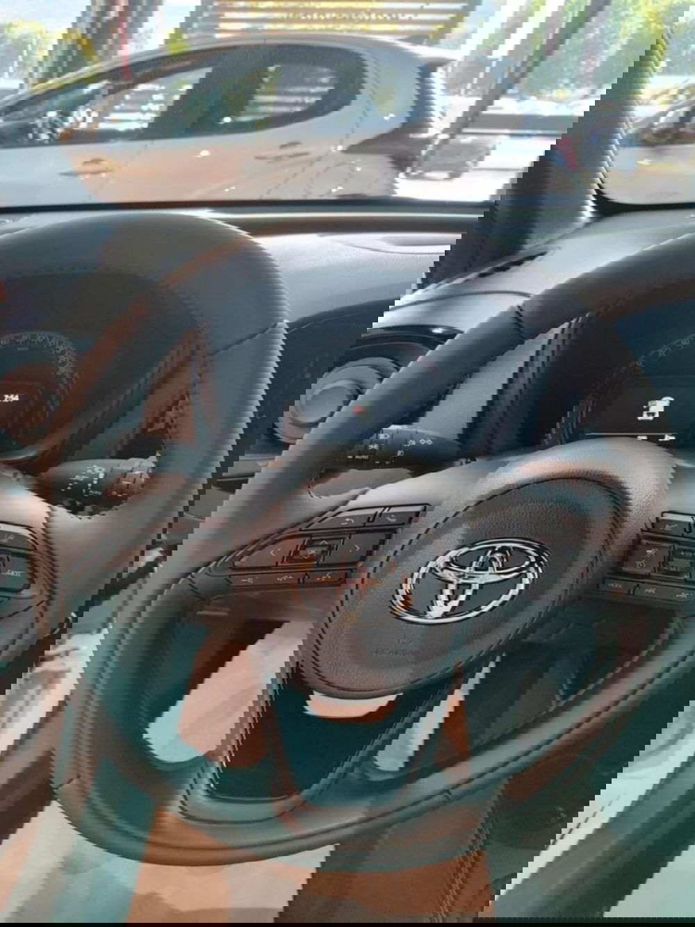 Toyota Aygo X nuova a Perugia (9)