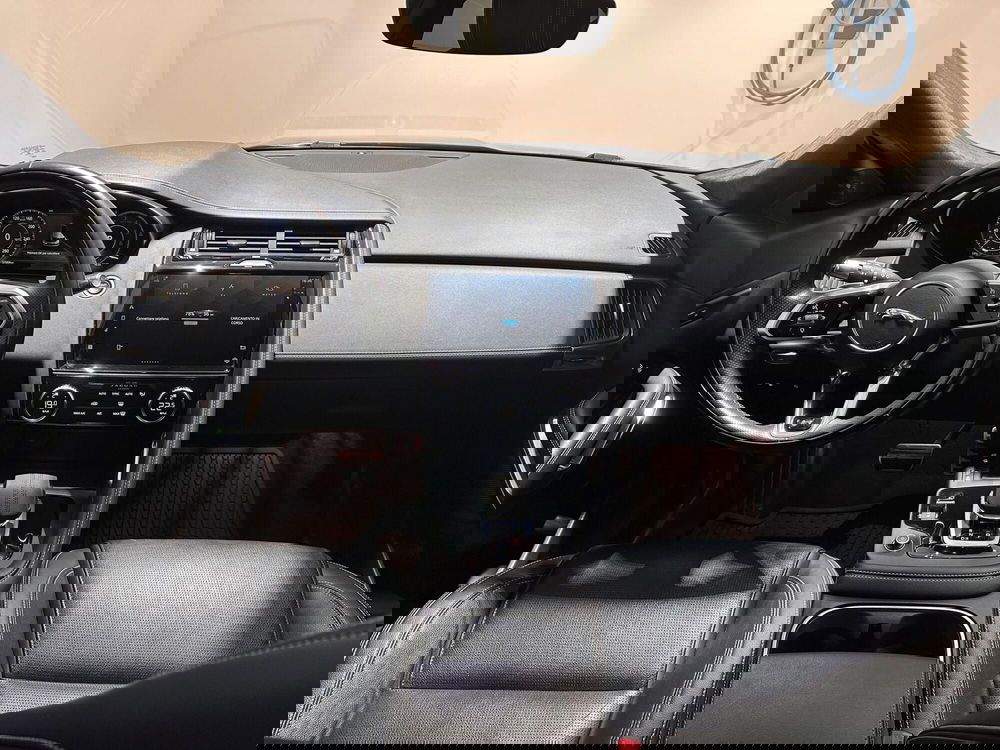 Jaguar E-Pace usata a Varese (3)