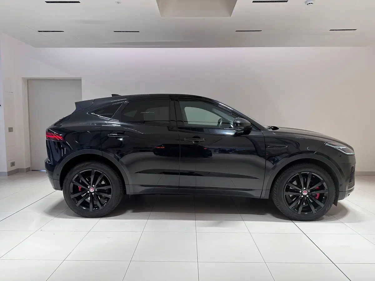 Jaguar E-Pace usata a Varese (4)
