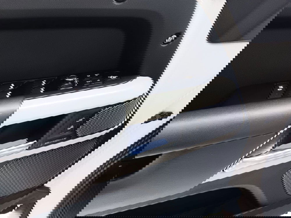 Land Rover Defender usata a Asti (17)