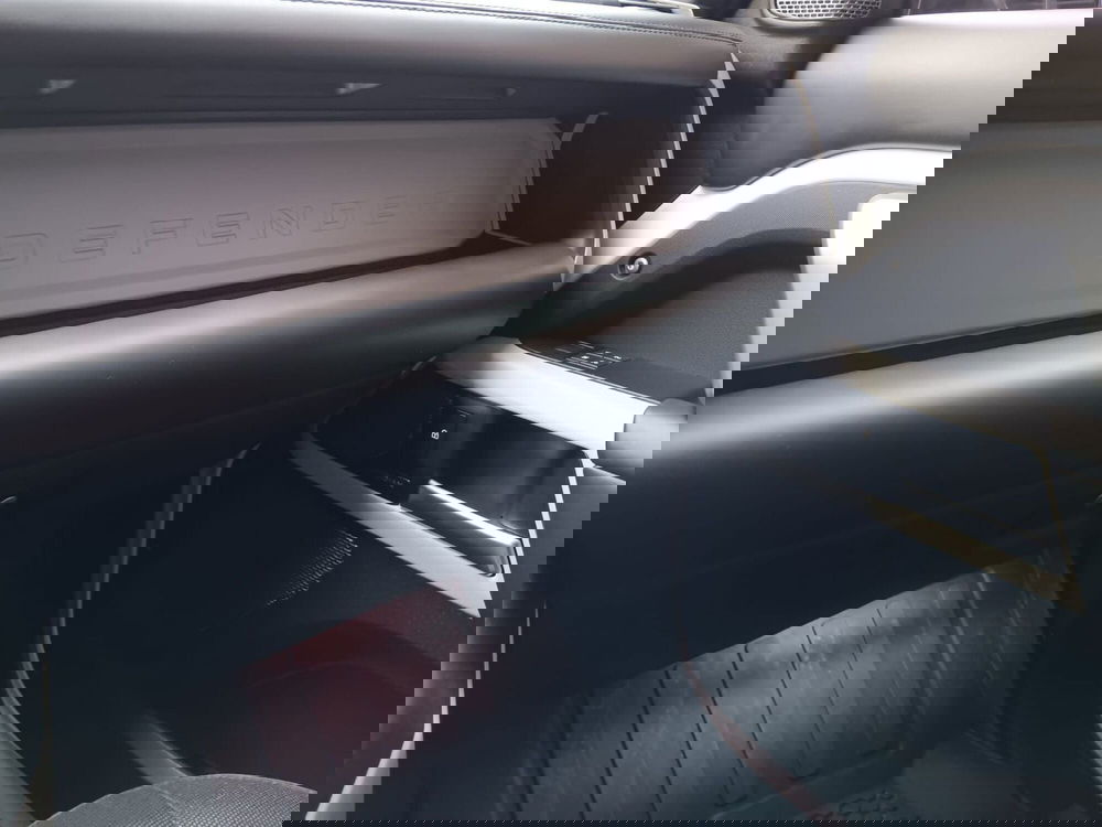 Land Rover Defender usata a Asti (19)