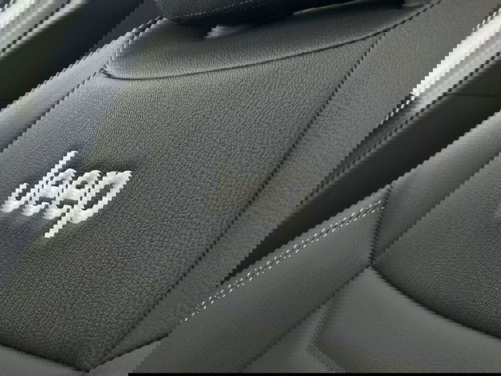 Jeep Avenger nuova a Perugia (18)