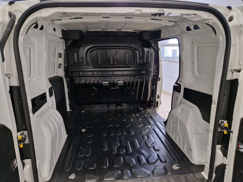 Fiat Doblò Furgone usata a Varese (6)