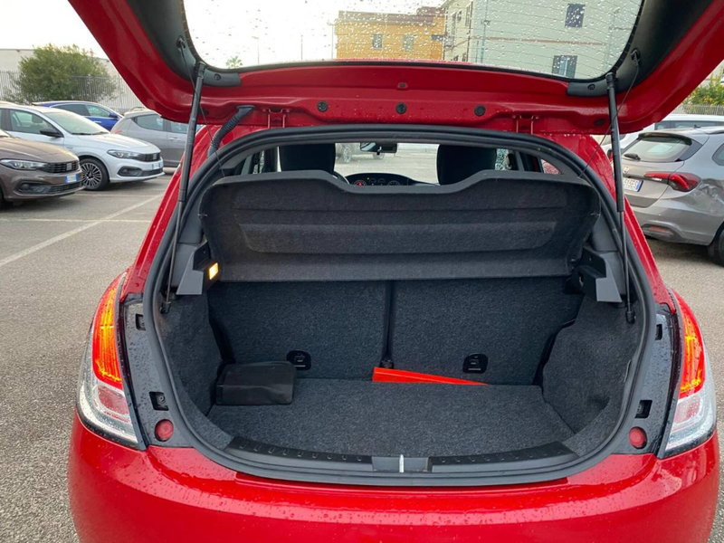 Lancia Ypsilon usata a Salerno (11)