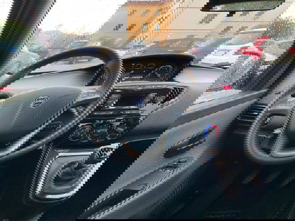 Lancia Ypsilon usata a Salerno (12)