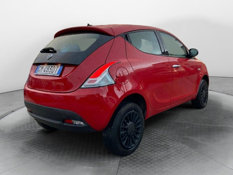 Lancia Ypsilon usata a Salerno (3)