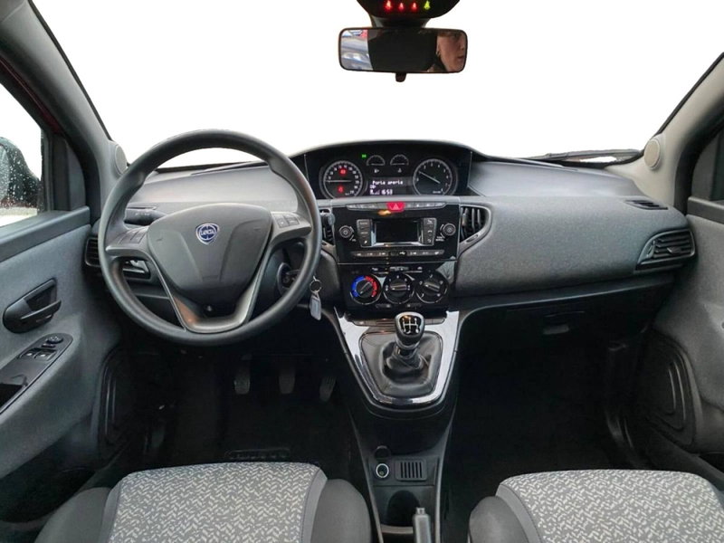 Lancia Ypsilon usata a Salerno (5)