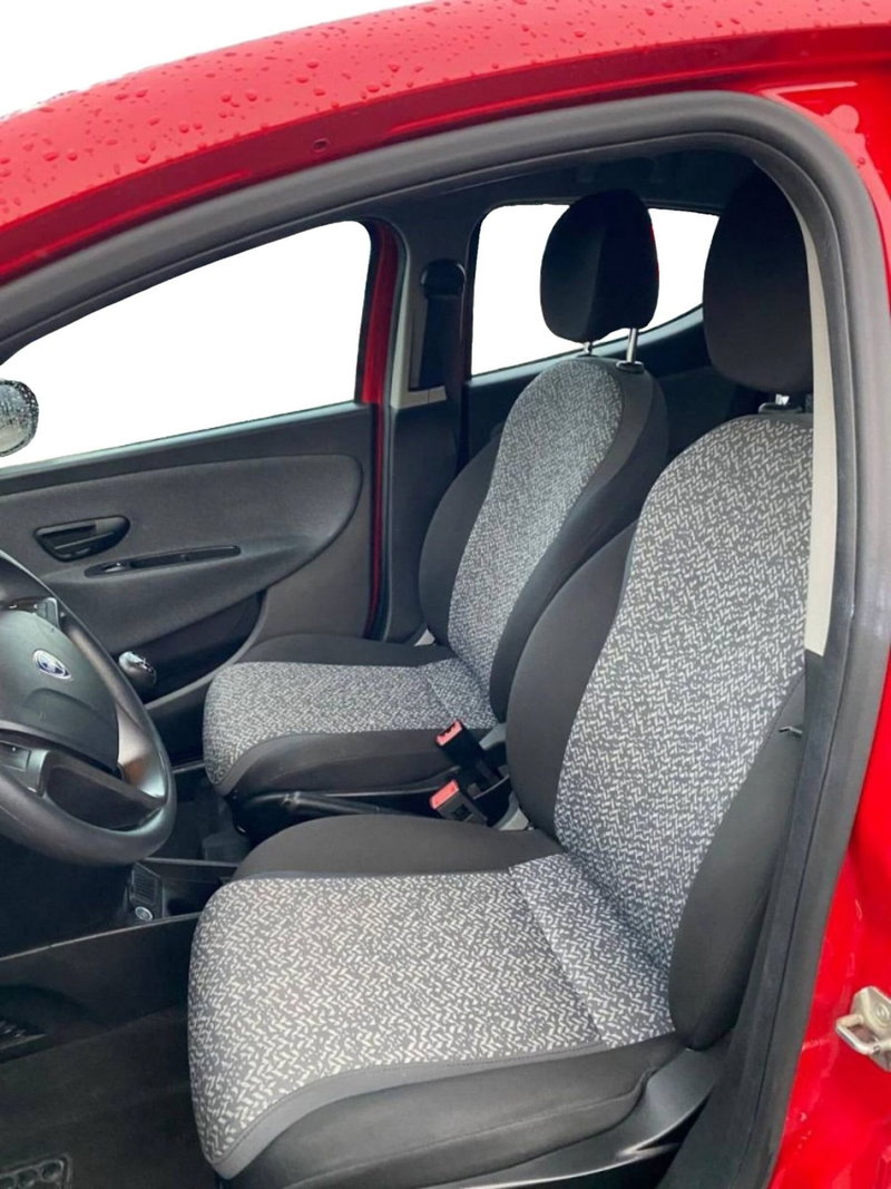 Lancia Ypsilon usata a Salerno (6)