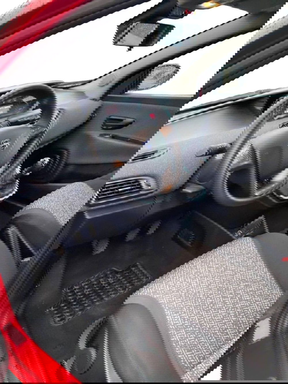 Lancia Ypsilon usata a Salerno (8)