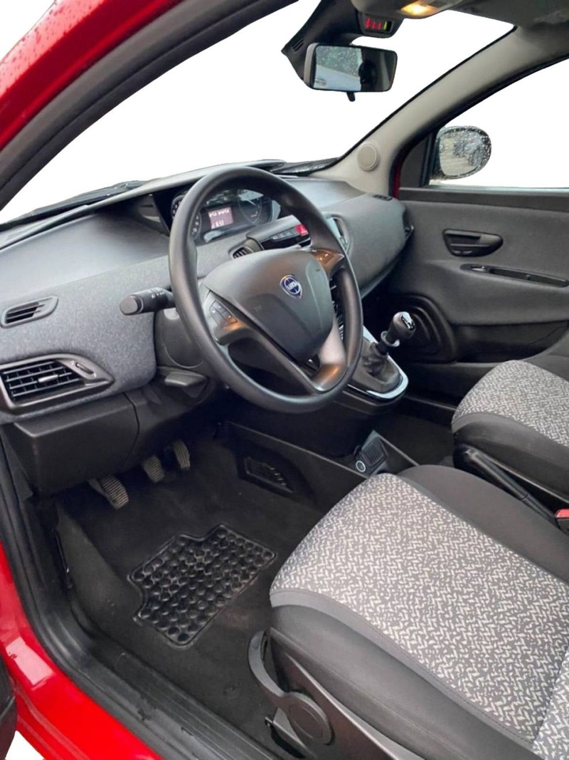Lancia Ypsilon usata a Salerno (8)