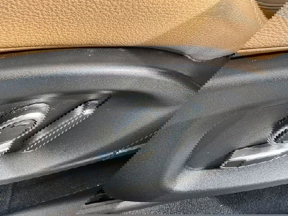 Jaguar E-Pace usata a Salerno (18)