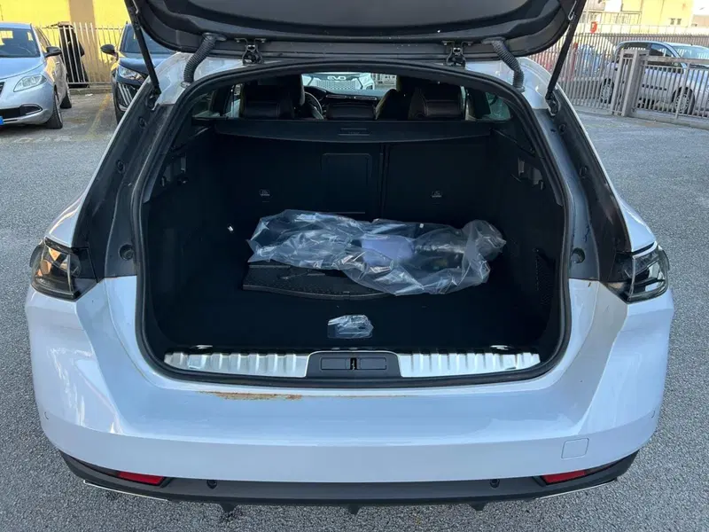 Peugeot 508 SW nuova a Salerno (15)