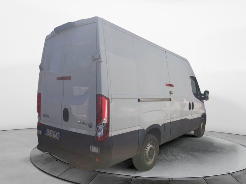 Iveco Daily Furgone usata a Salerno (4)