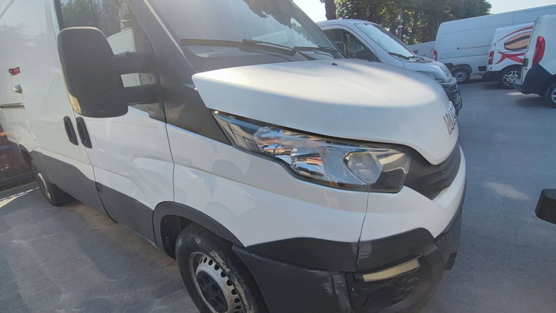 Iveco Daily Furgone usata a Salerno (9)
