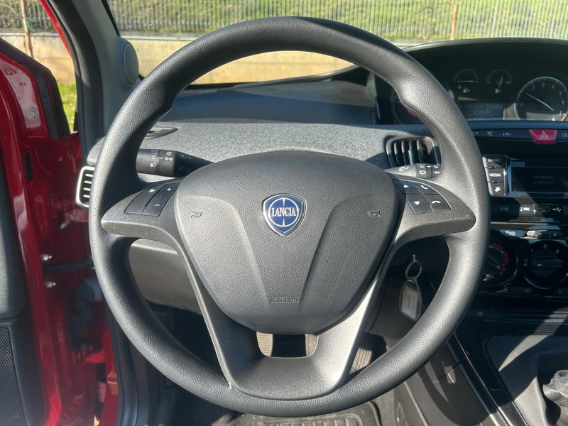 Lancia Ypsilon usata a Salerno (15)