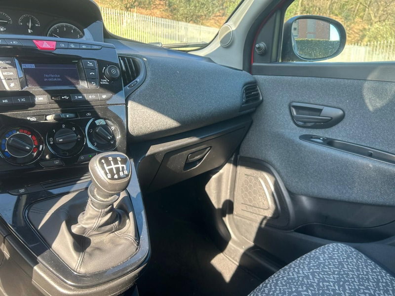Lancia Ypsilon usata a Salerno (19)