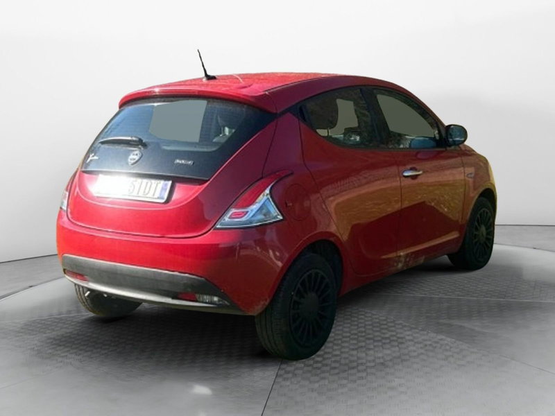 Lancia Ypsilon usata a Salerno (3)