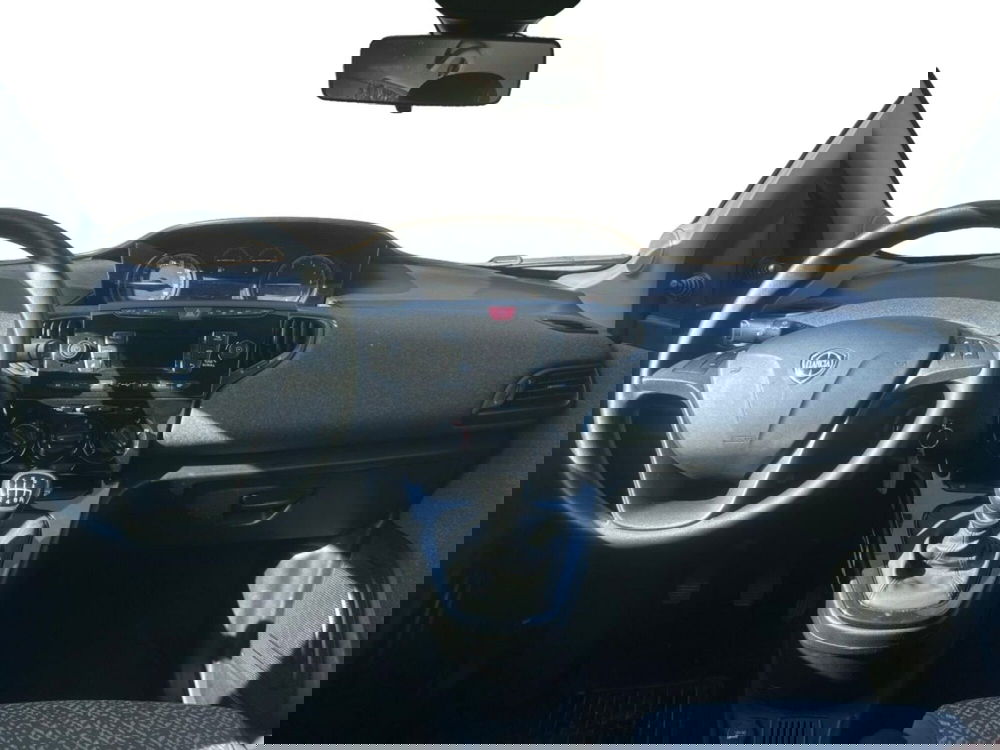 Lancia Ypsilon usata a Salerno (5)