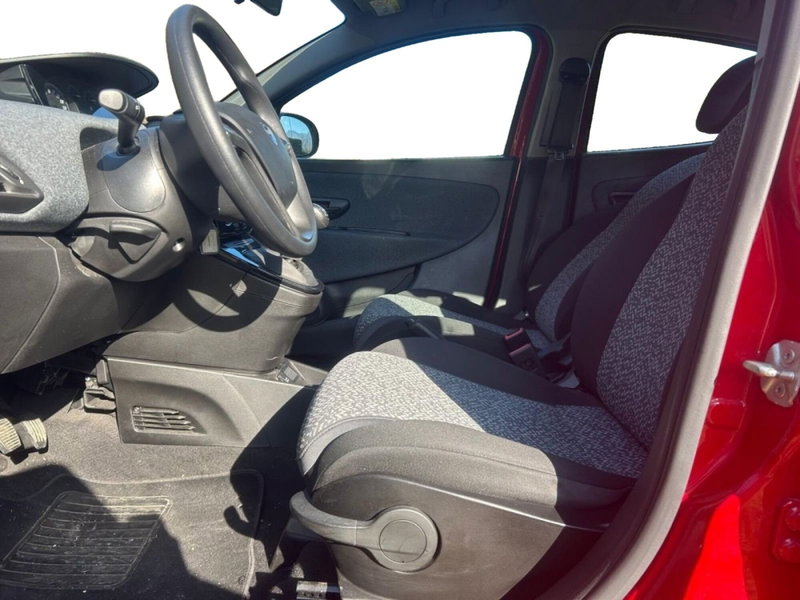 Lancia Ypsilon usata a Salerno (6)
