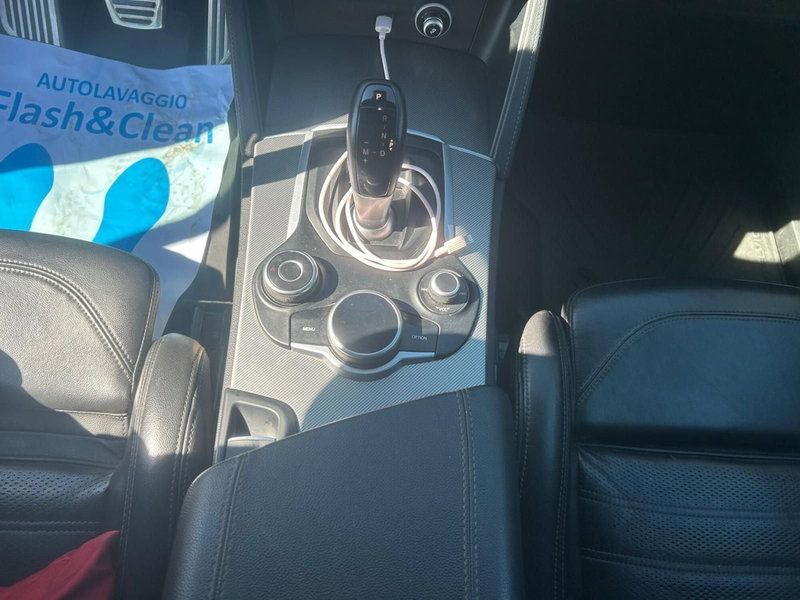Alfa Romeo Stelvio usata a Salerno (18)