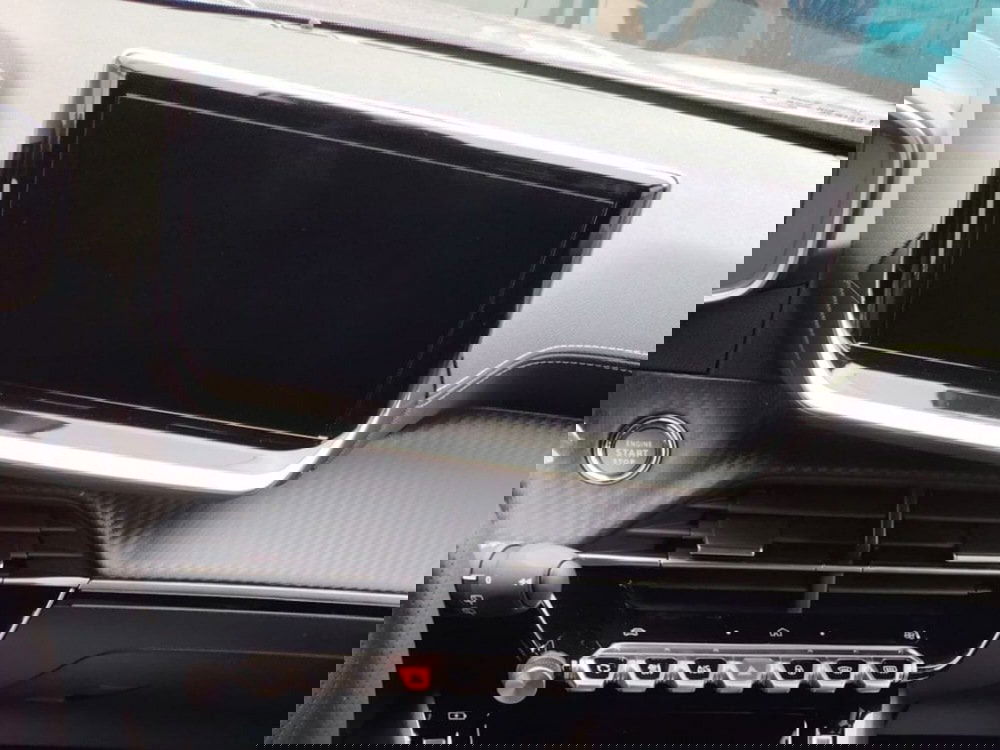 Peugeot 2008 nuova a Salerno (10)