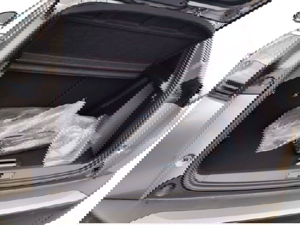 Peugeot 2008 nuova a Salerno (4)