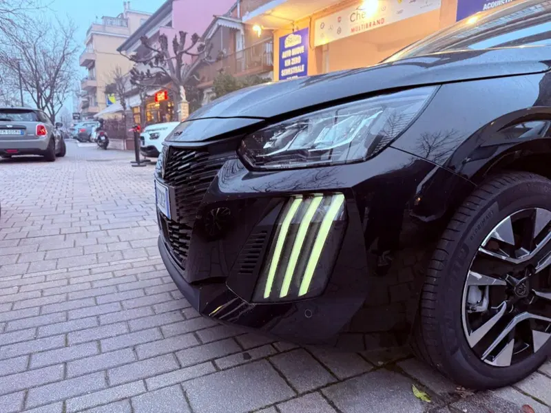Peugeot 208 usata a Salerno (11)