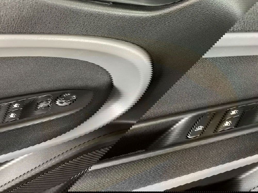 Jeep Avenger usata a Prato (19)