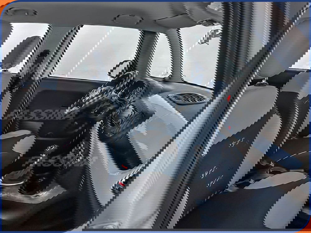 Fiat 500L usata a Milano (13)