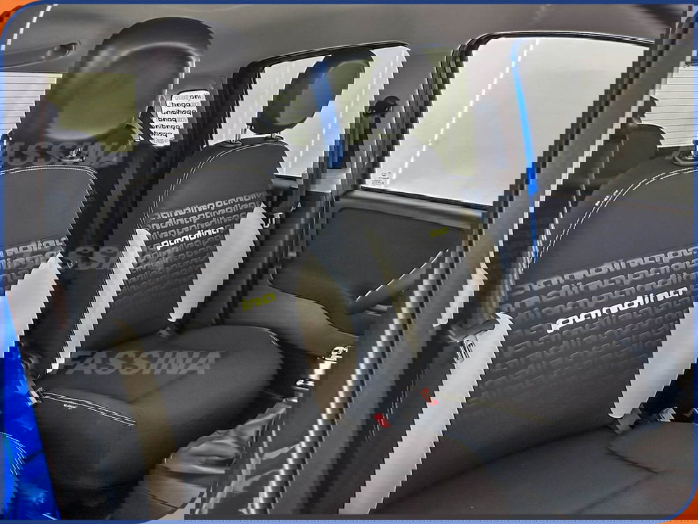 Fiat Panda Cross nuova a Milano (13)