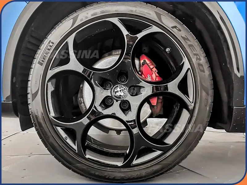 Alfa Romeo Stelvio usata a Milano (7)