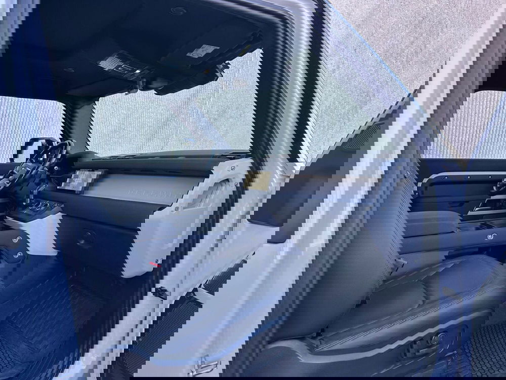 Land Rover Defender usata a Salerno (4)